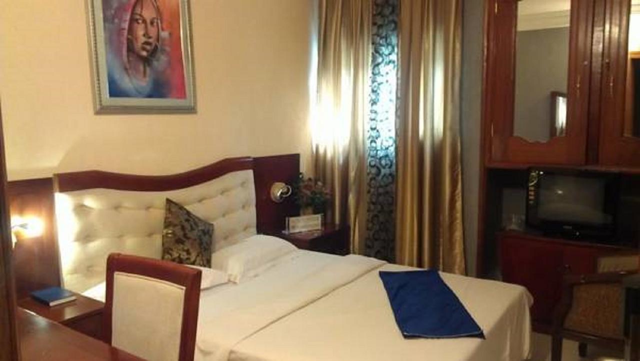 Sun Beach Hotel Котону Екстериор снимка