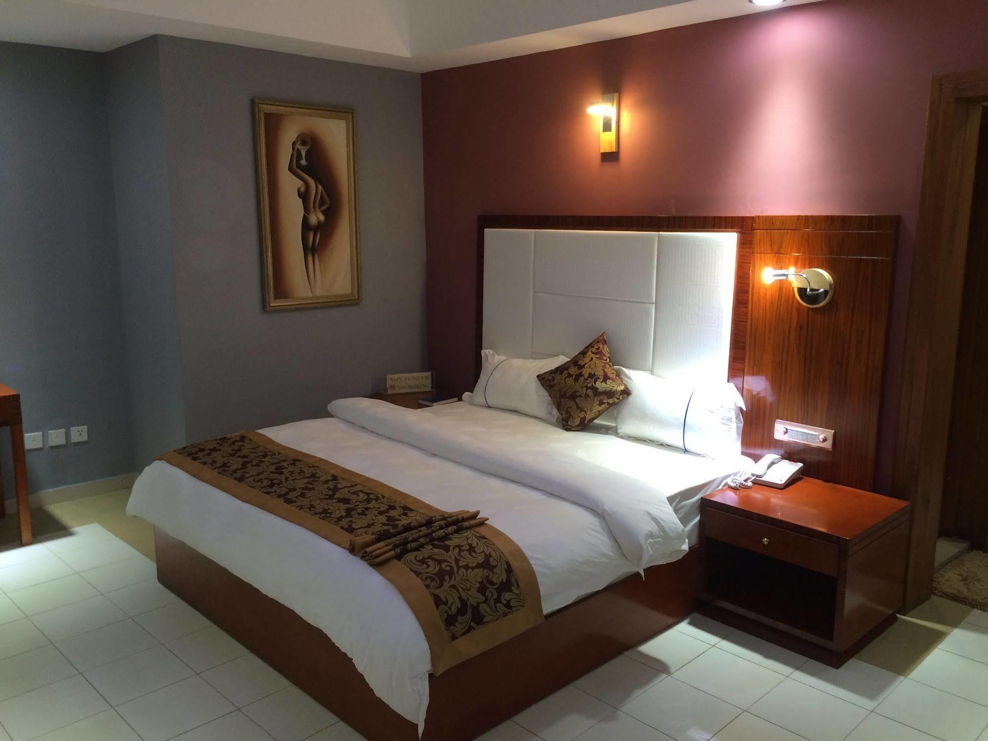 Sun Beach Hotel Котону Екстериор снимка