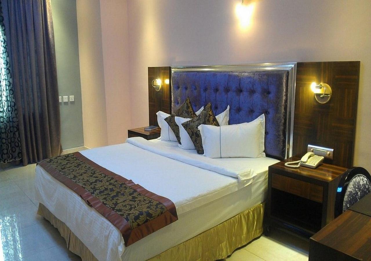 Sun Beach Hotel Котону Екстериор снимка