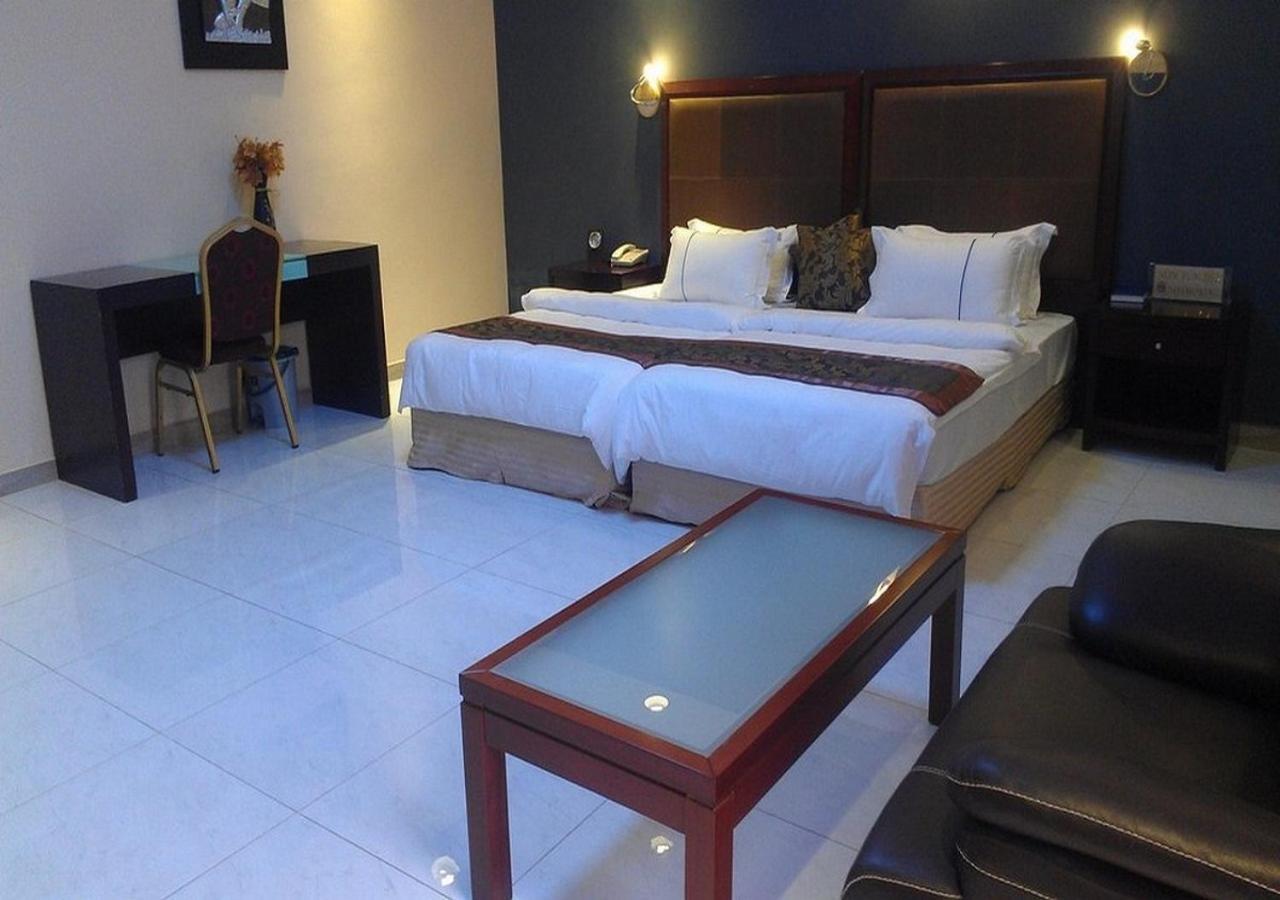 Sun Beach Hotel Котону Екстериор снимка